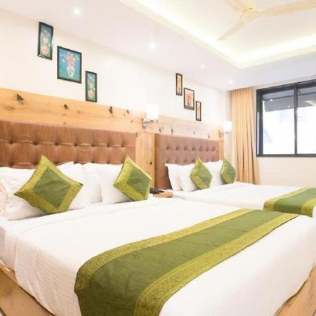 Hotel Sky Wood At Airport Yeni Delhi Dış mekan fotoğraf