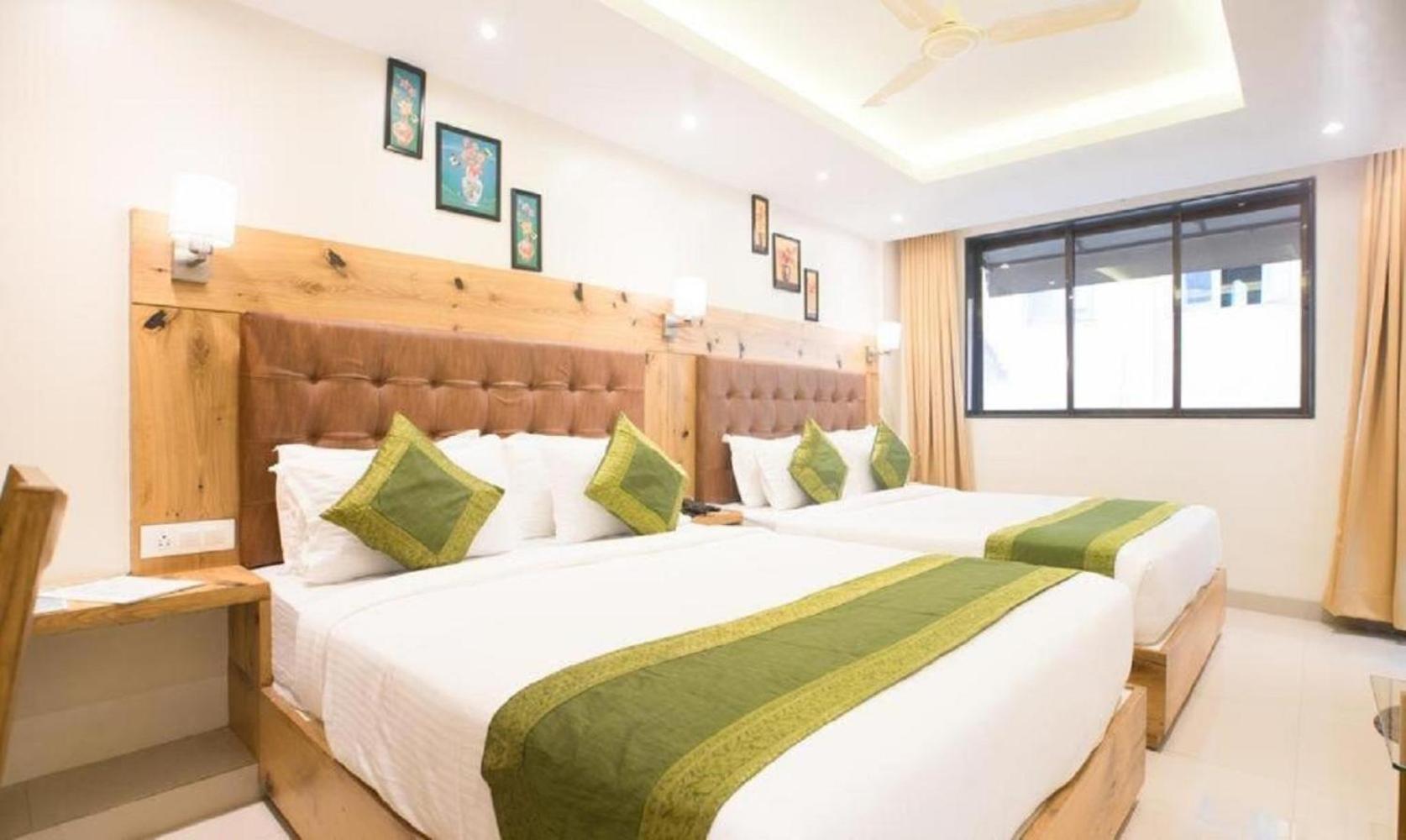 Hotel Sky Wood At Airport Yeni Delhi Dış mekan fotoğraf