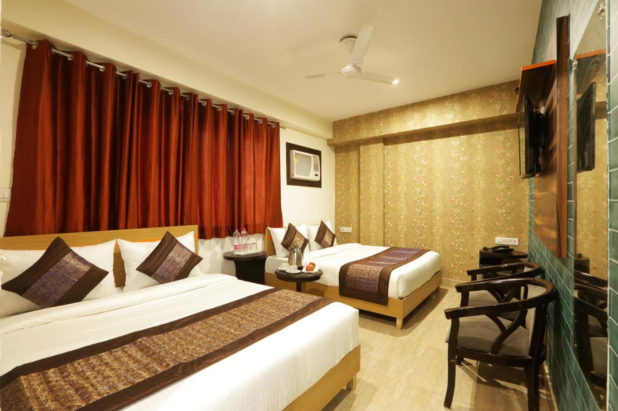 Hotel Sky Wood At Airport Yeni Delhi Dış mekan fotoğraf
