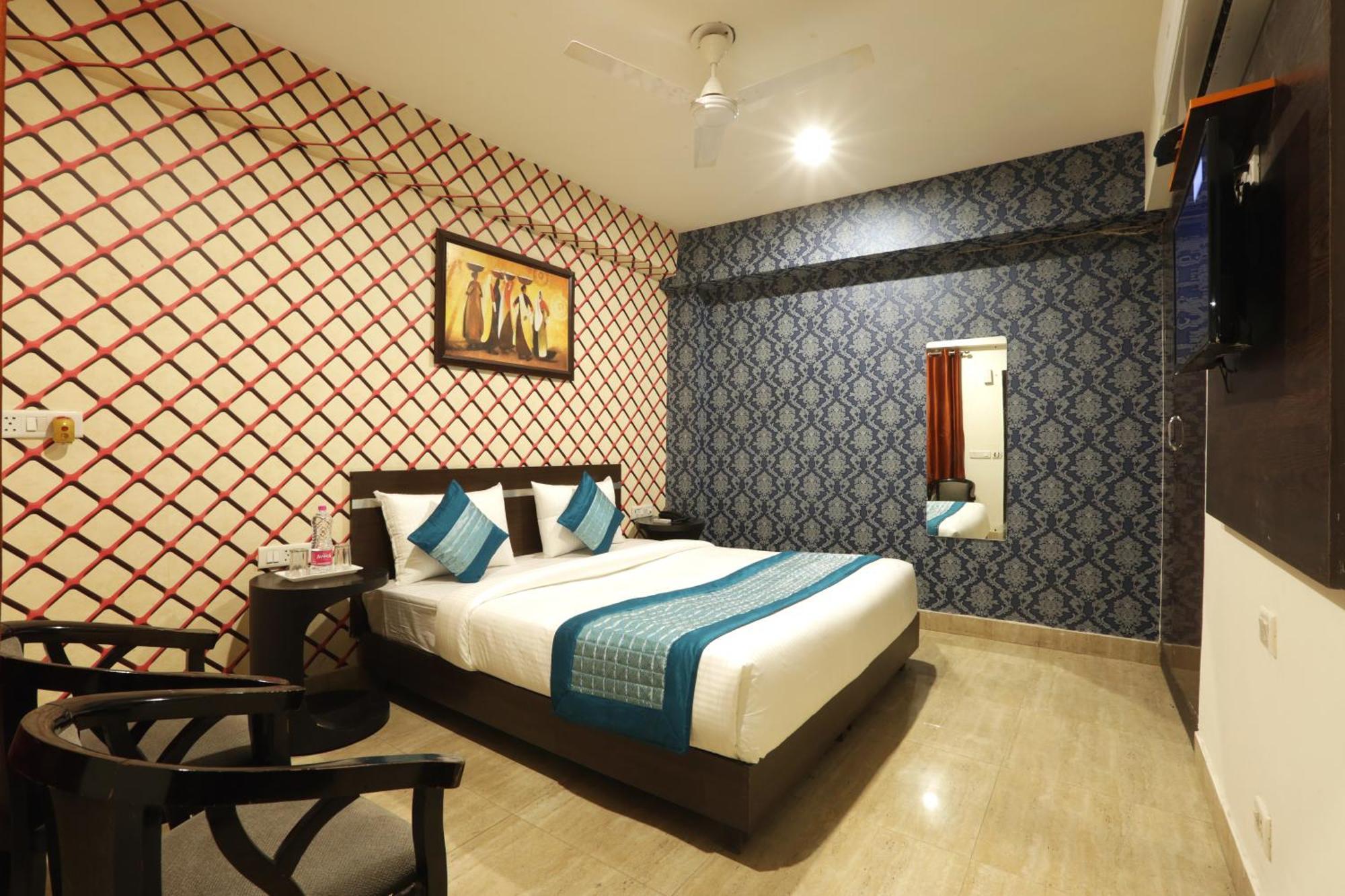 Hotel Sky Wood At Airport Yeni Delhi Dış mekan fotoğraf