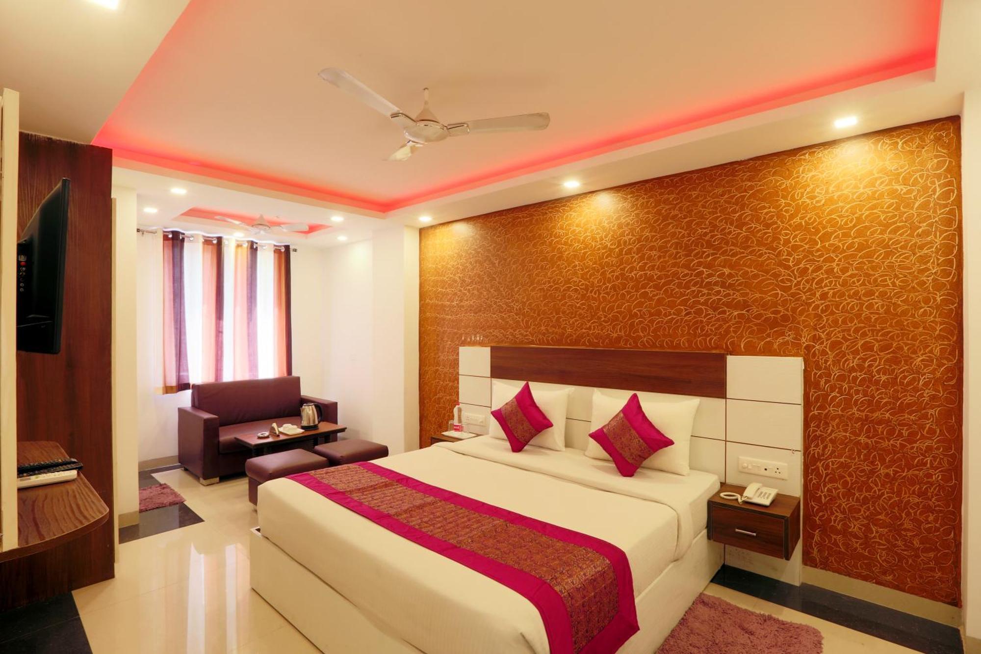 Hotel Sky Wood At Airport Yeni Delhi Dış mekan fotoğraf