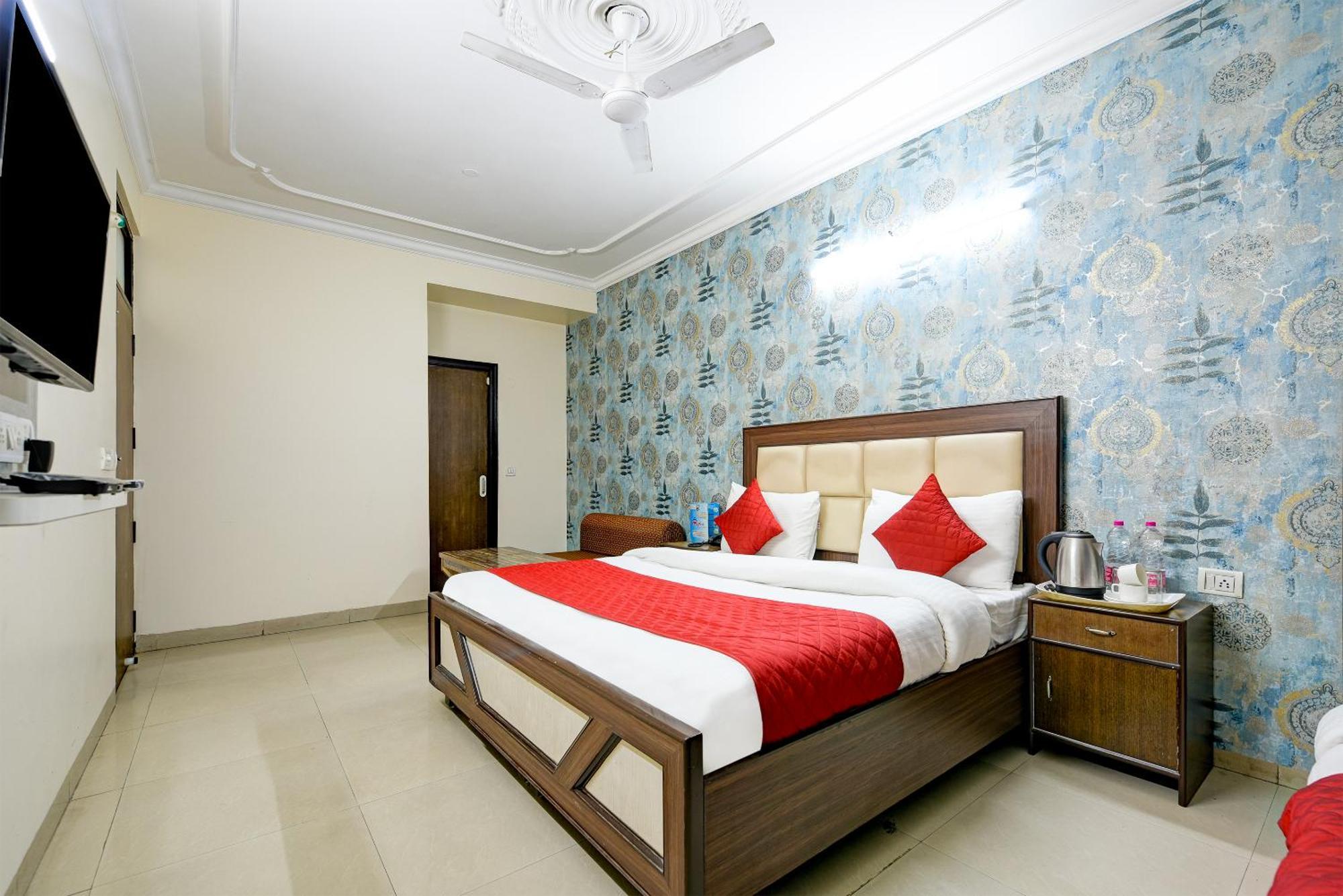 Hotel Sky Wood At Airport Yeni Delhi Dış mekan fotoğraf