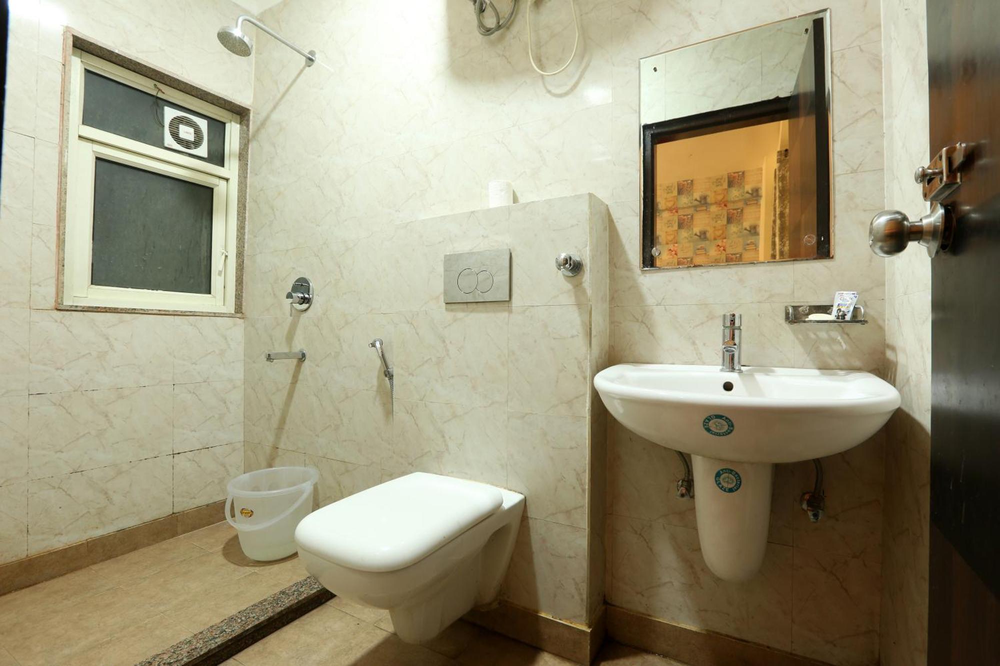 Hotel Sky Wood At Airport Yeni Delhi Dış mekan fotoğraf